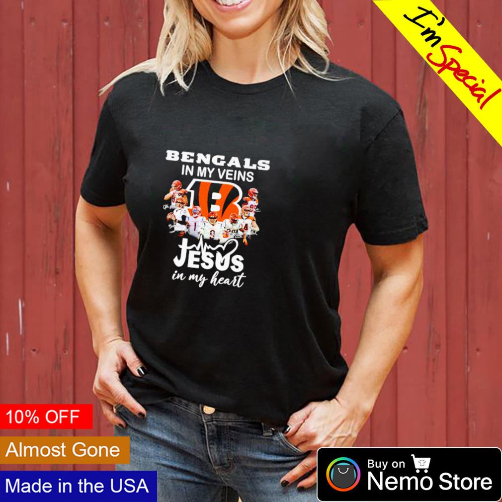 Official chicago Bears In My Veins Jesus In My Heart T-shirts