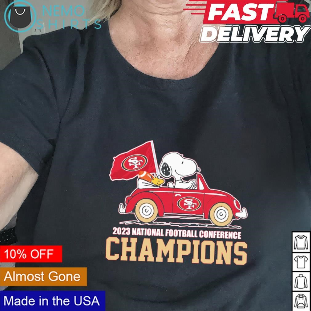 Snoopy driving San Francisco 49ers car 2023 NFC champions shirt Black shirt.jpg