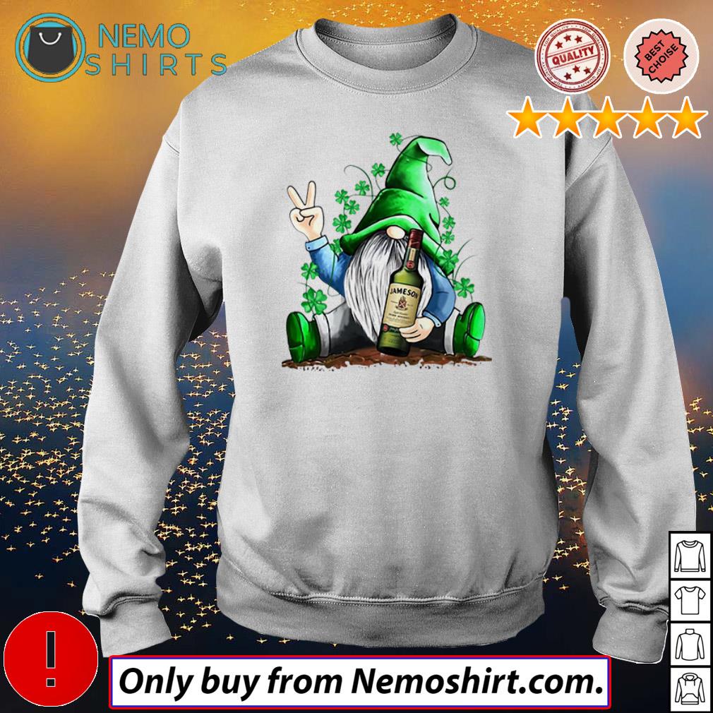 Gnome hug Chicago Bears Irish St. Patrick's day shirt, hoodie, sweater